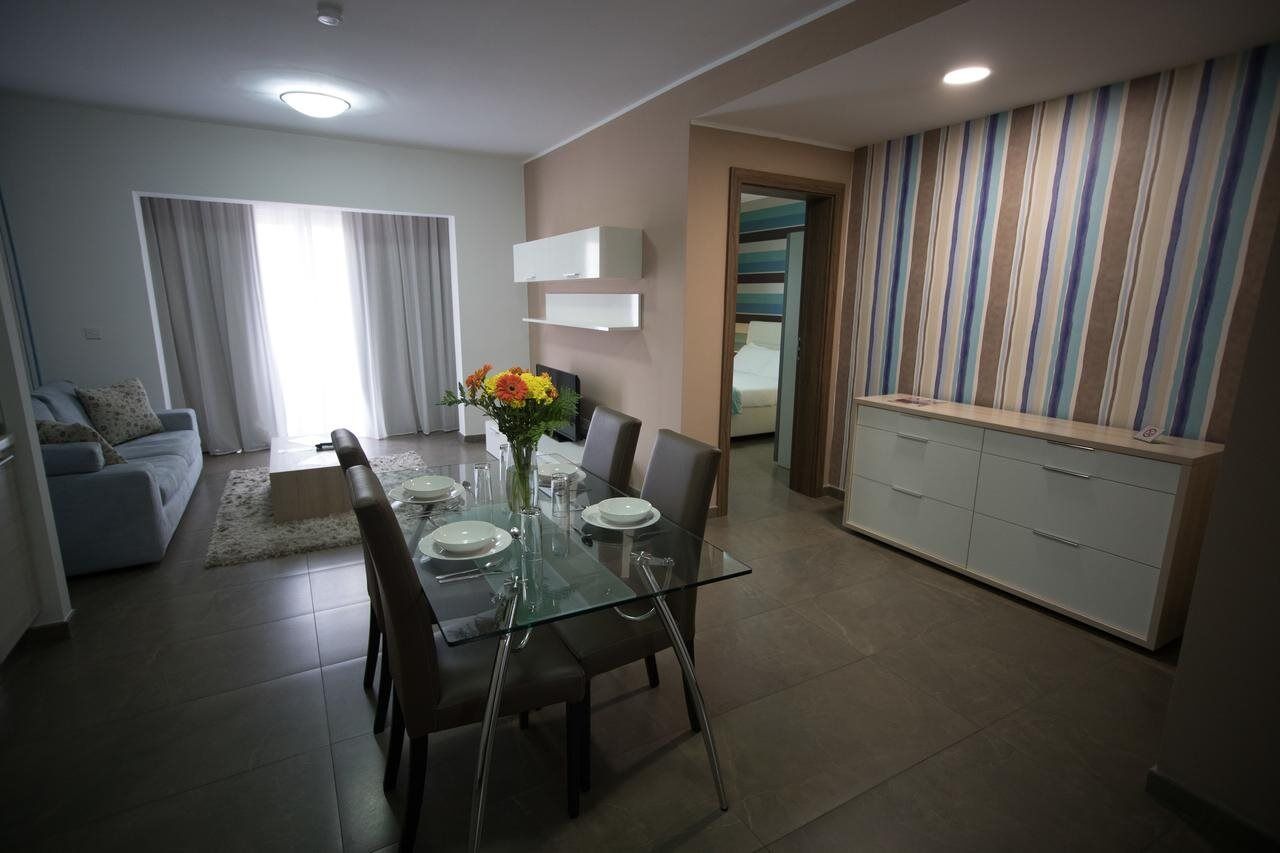 115 The Strand Hotel And Suites Gzira Exterior foto